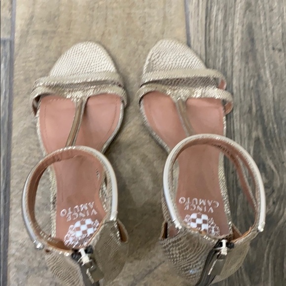 Vince Camuto gold pattern heels size 7.5M - Picture 13 of 13
